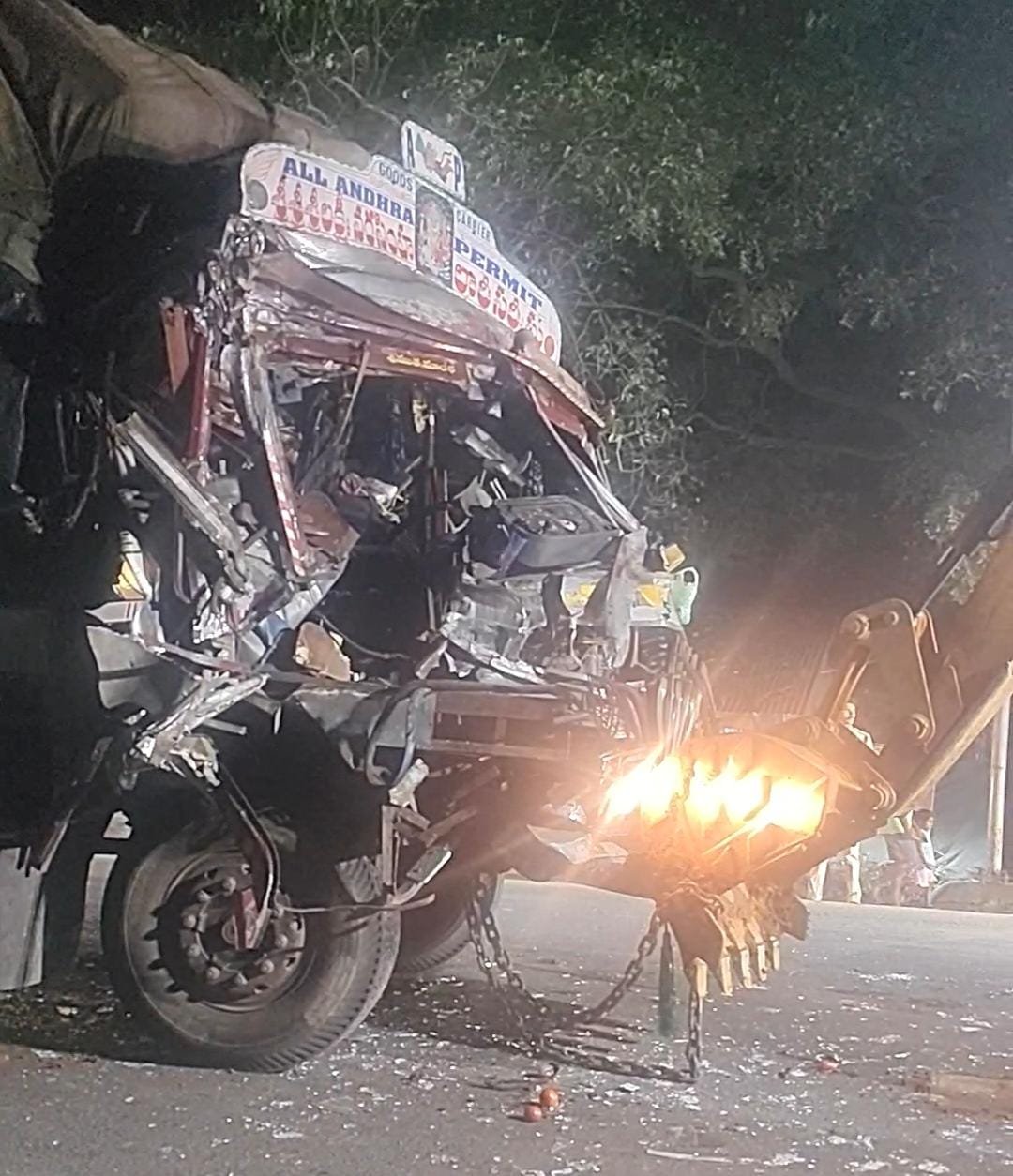 చిత్తు చిత్తు అయిన లారీ